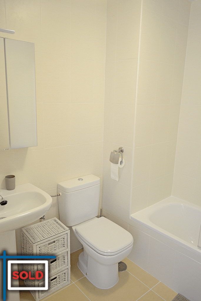 34 bathroom2 lance armstrong